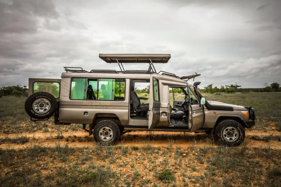 Land Cruiser (extended) safari vehicle